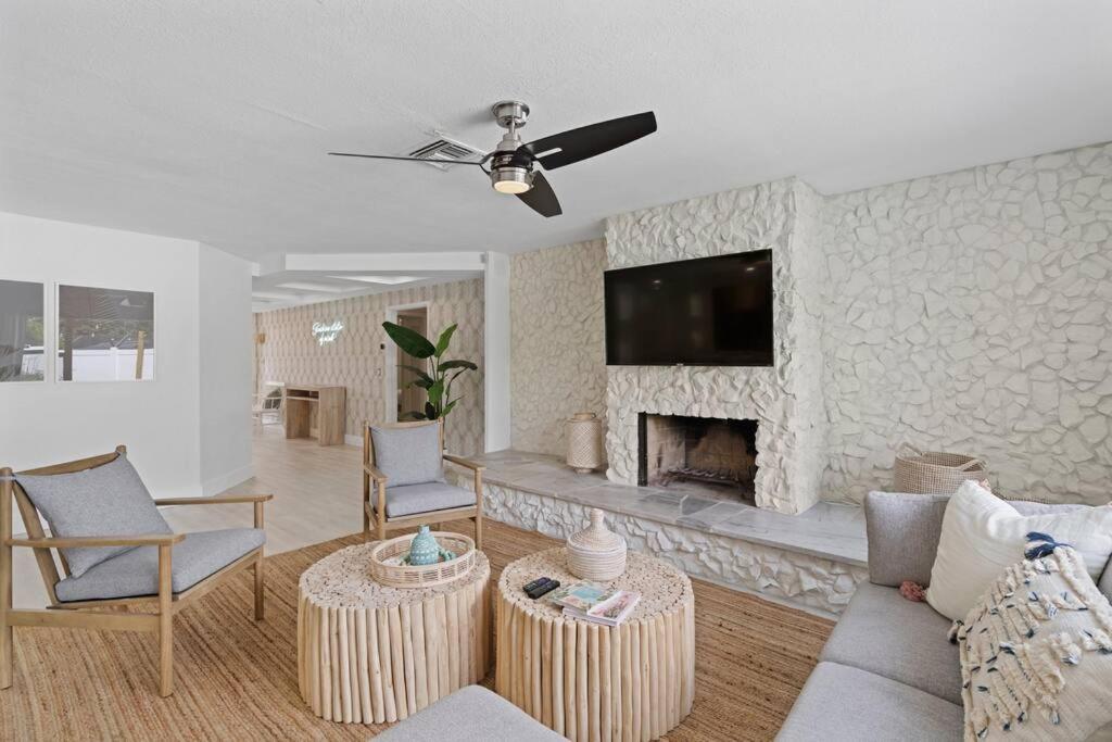 Waterfront-Heated Pool-Mini Golf-Game Room-2Mi Beach Fort Lauderdale Exterior photo