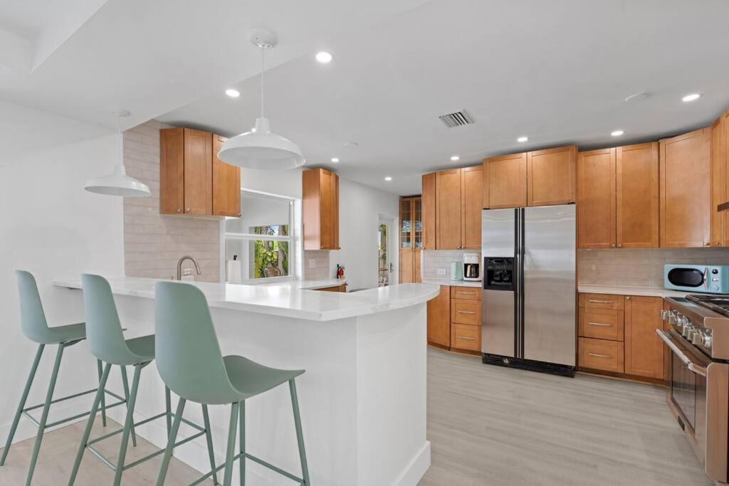 Waterfront-Heated Pool-Mini Golf-Game Room-2Mi Beach Fort Lauderdale Exterior photo
