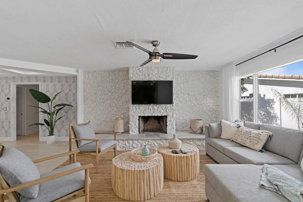 Waterfront-Heated Pool-Mini Golf-Game Room-2Mi Beach Fort Lauderdale Exterior photo